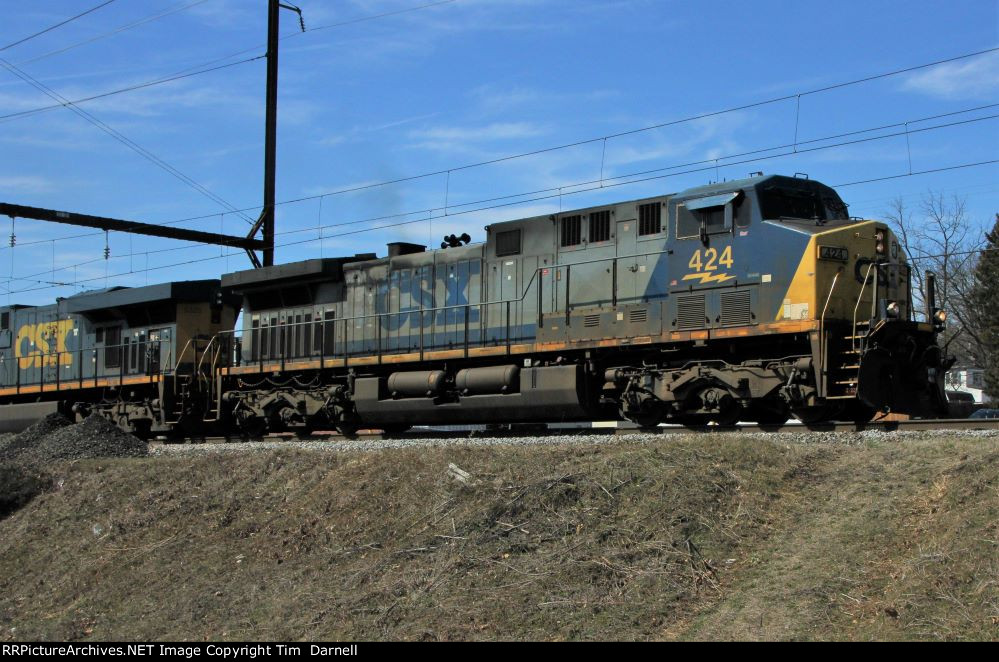 CSX 424 leads Q404